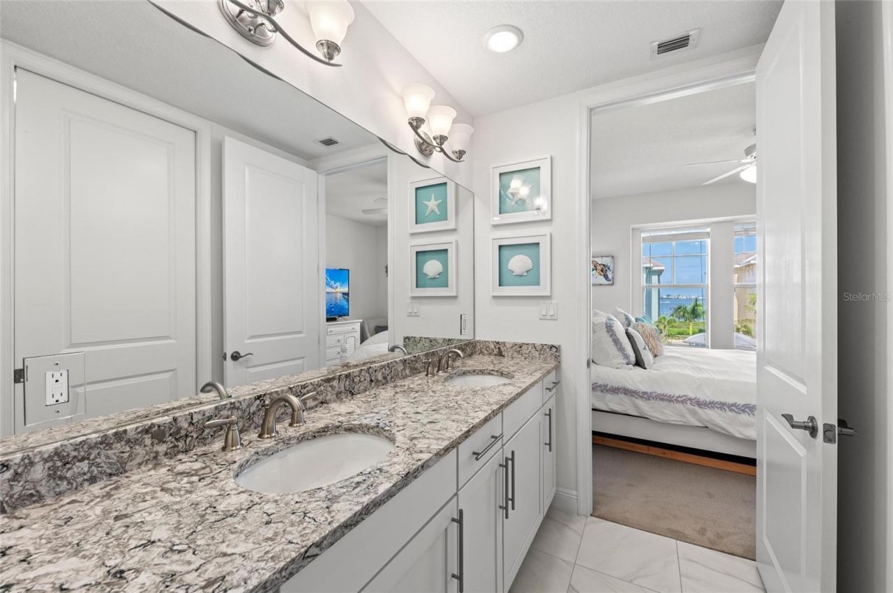 387 Aruba Circle, Unit 301, Bradenton, FL 34209 Photo