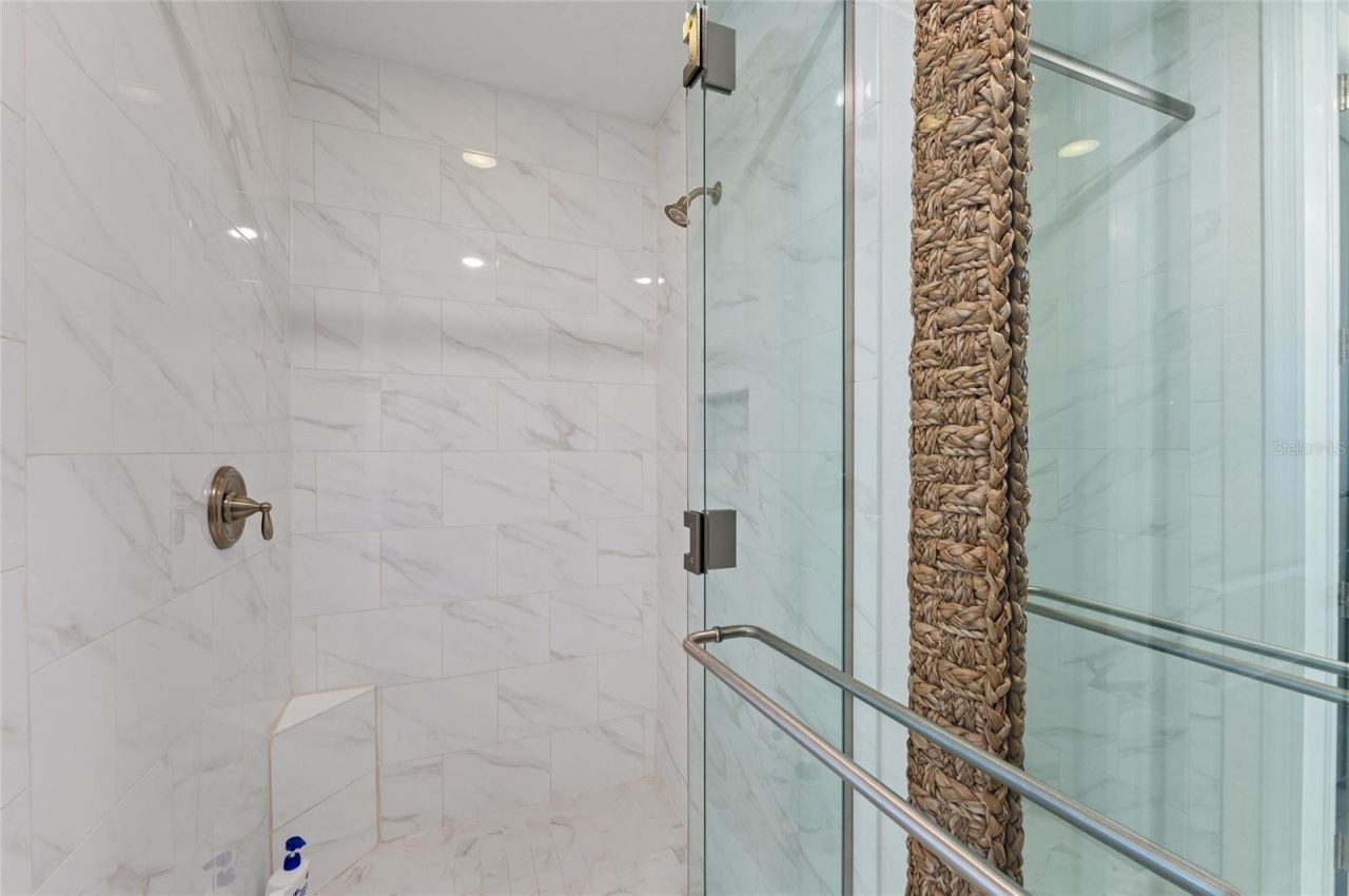 387 Aruba Circle, Unit 301, Bradenton, FL 34209 Photo