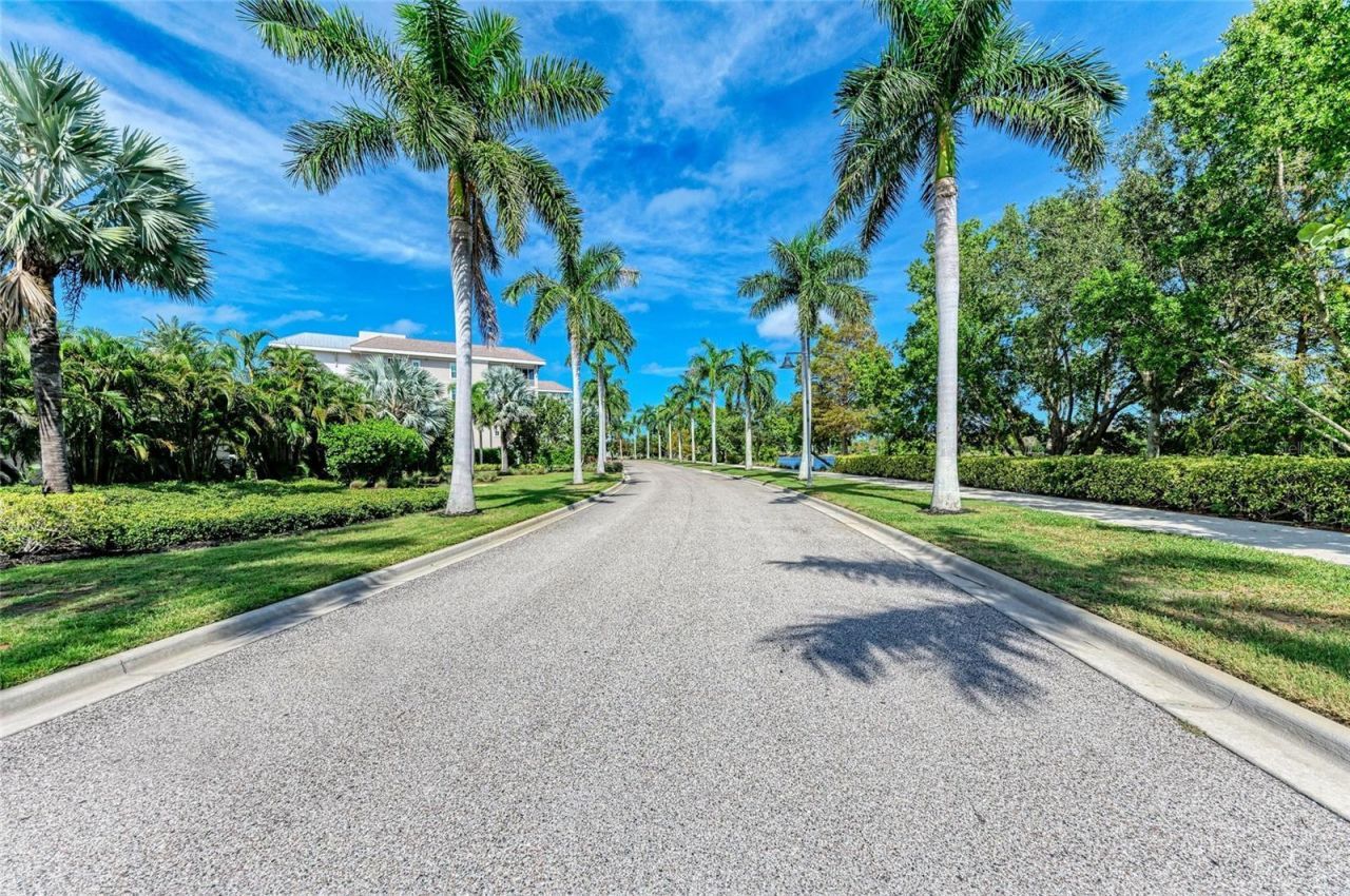 387 Aruba Circle, Unit 301, Bradenton, FL 34209 Photo