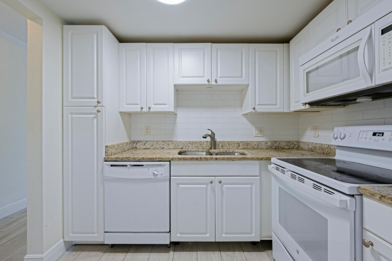 1505 Crescent Circle, Unit A8, Lake Park, FL 33403 Photo