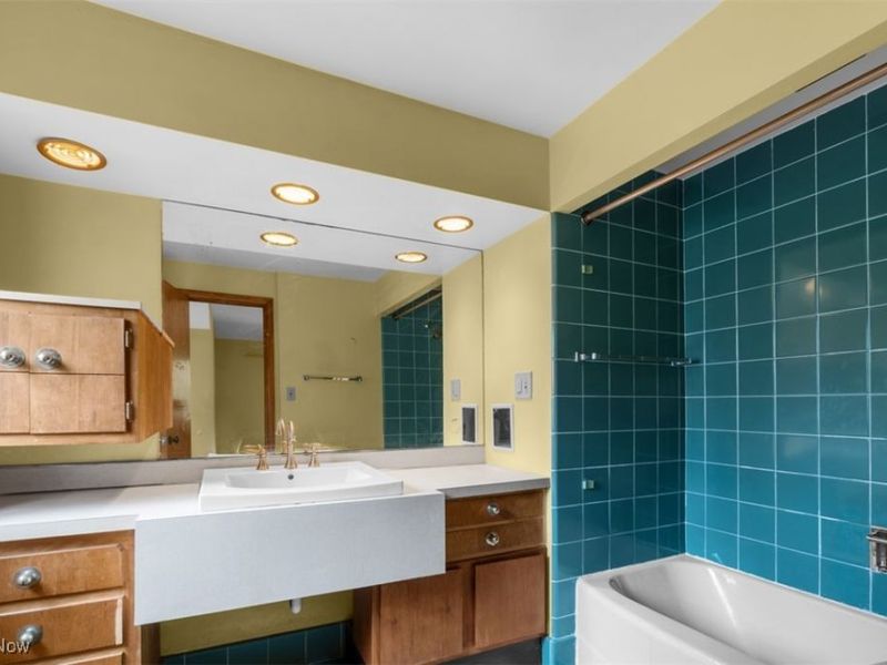 16125 Parkland Drive, Cleveland, OH 44120 Photo 27