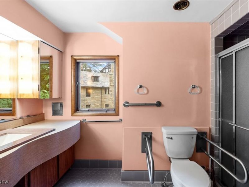 16125 Parkland Drive, Cleveland, OH 44120 Photo 30