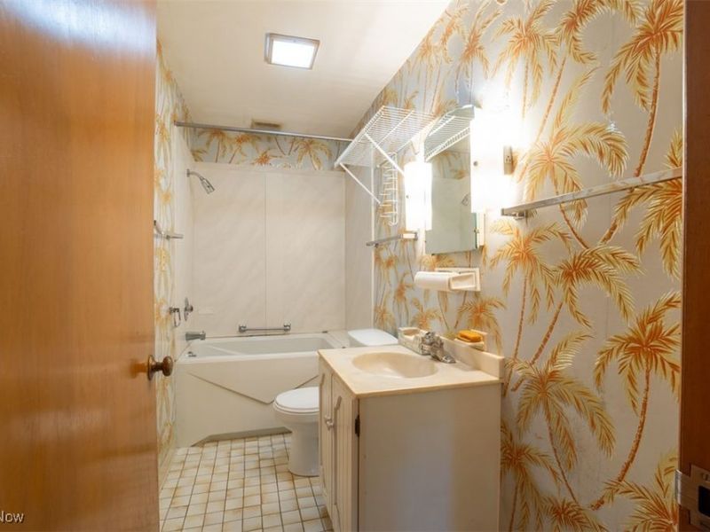 16125 Parkland Drive, Cleveland, OH 44120 Photo 40