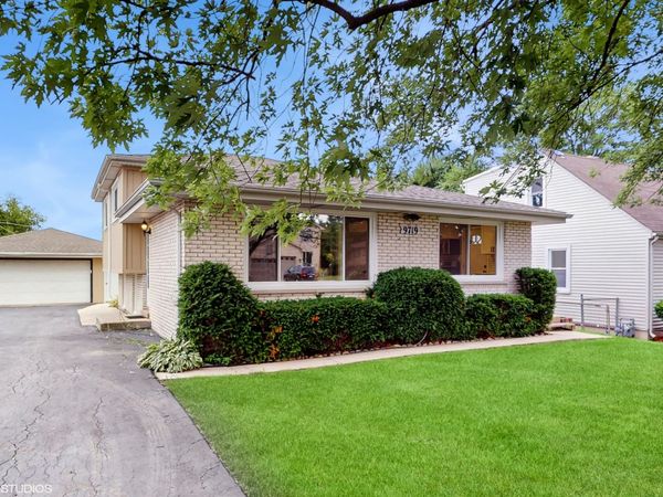 9719 S 81st Avenue, Palos Hills, IL 60465