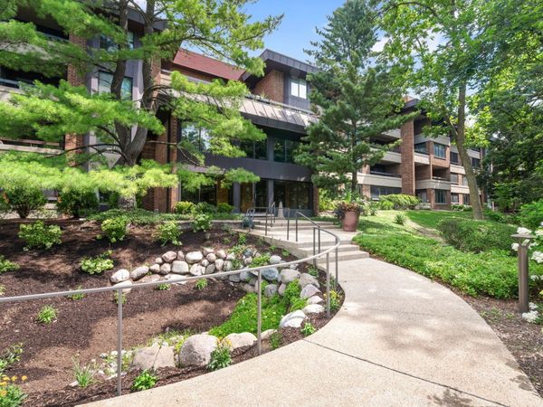 1409 Burr Oak Road, Unit 315A, Hinsdale, IL 60521