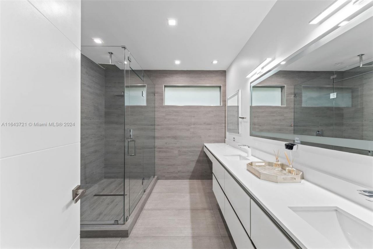 1510 SW 4th Ave, Miami, FL 33129 Photo