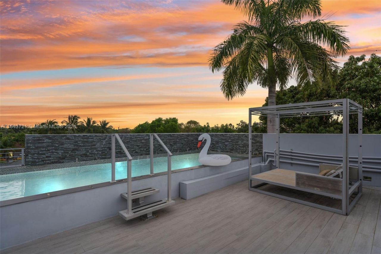 1510 SW 4th Ave, Miami, FL 33129 Photo