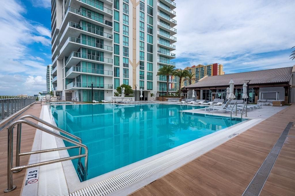 300 Sunny Isles Blvd, Unit 4-1808, Sunny Isles Beach, FL 33160 Photo