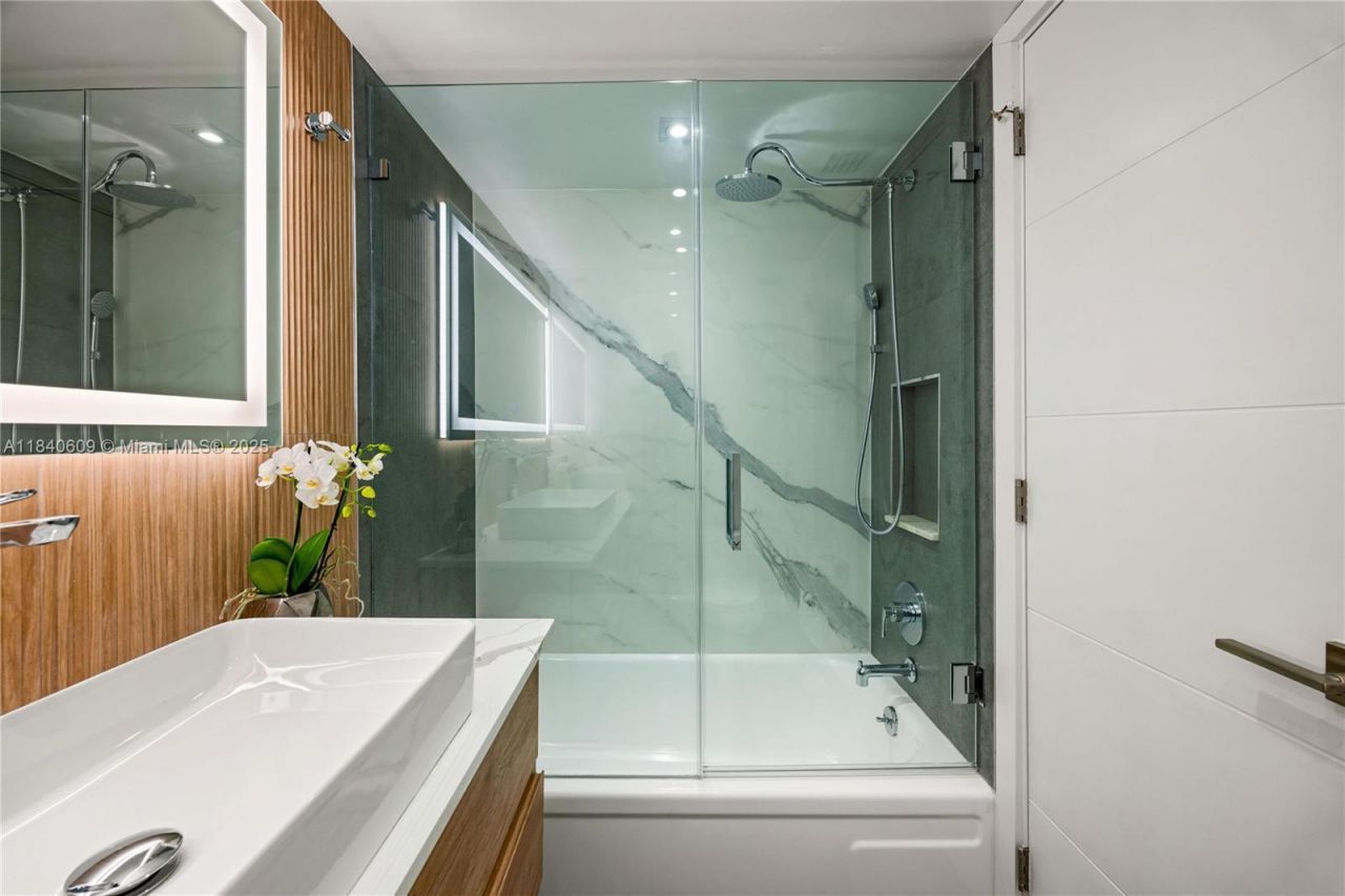 2780 NE 183rd St, Unit 1714, Aventura, FL 33160 Photo