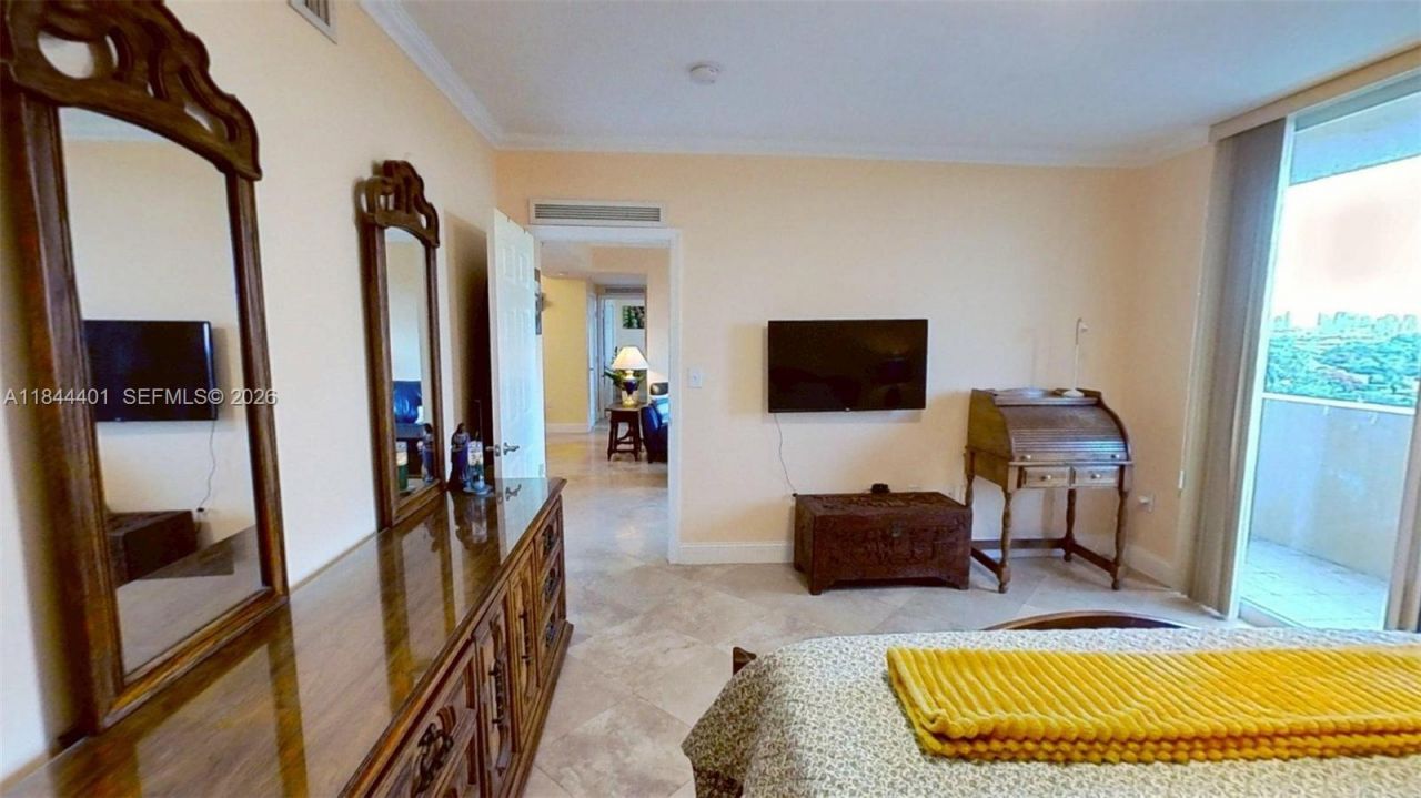 2425 SW 27th Ave, Unit 701, Miami, FL 33145 Photo