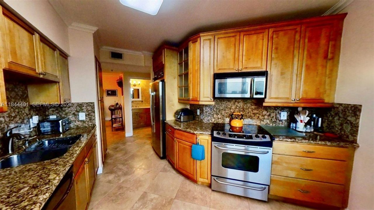 2425 SW 27th Ave, Unit 701, Miami, FL 33145 Photo