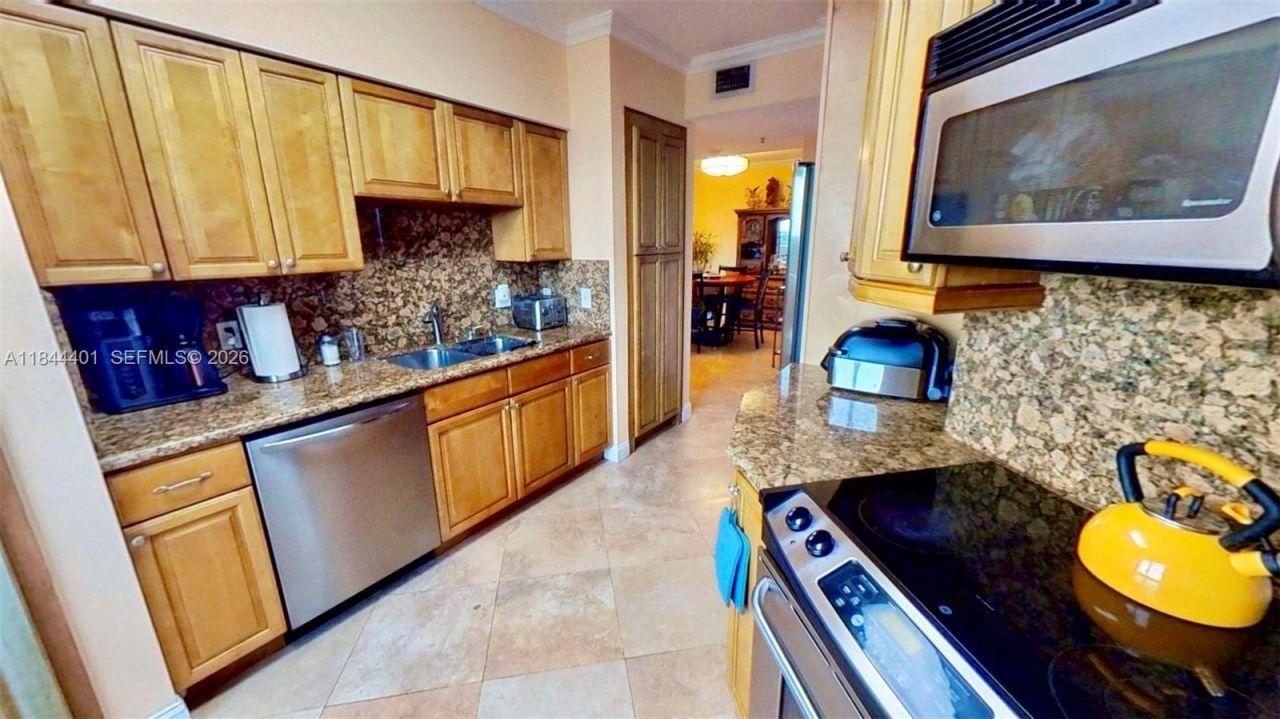 2425 SW 27th Ave, Unit 701, Miami, FL 33145 Photo