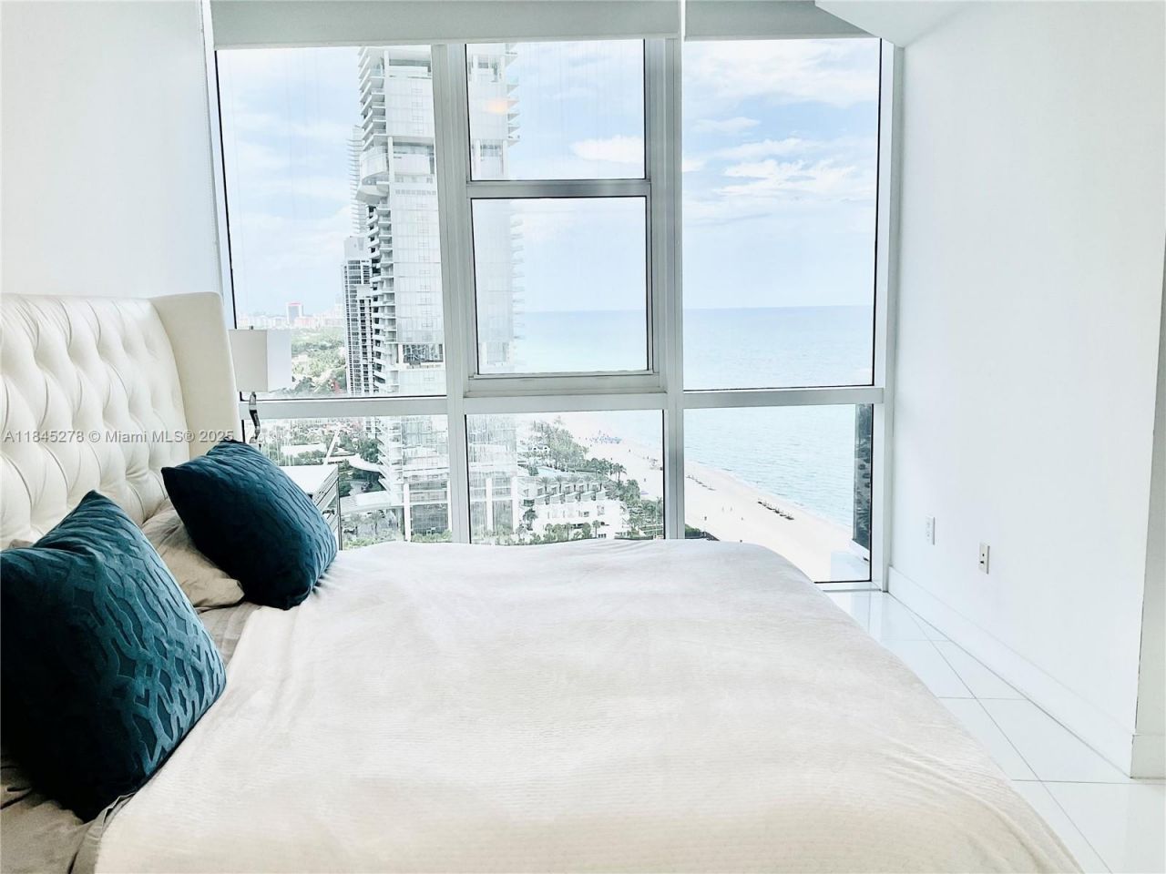 18201 Collins Ave, Unit 3302, Sunny Isles Beach, FL 33160 Photo