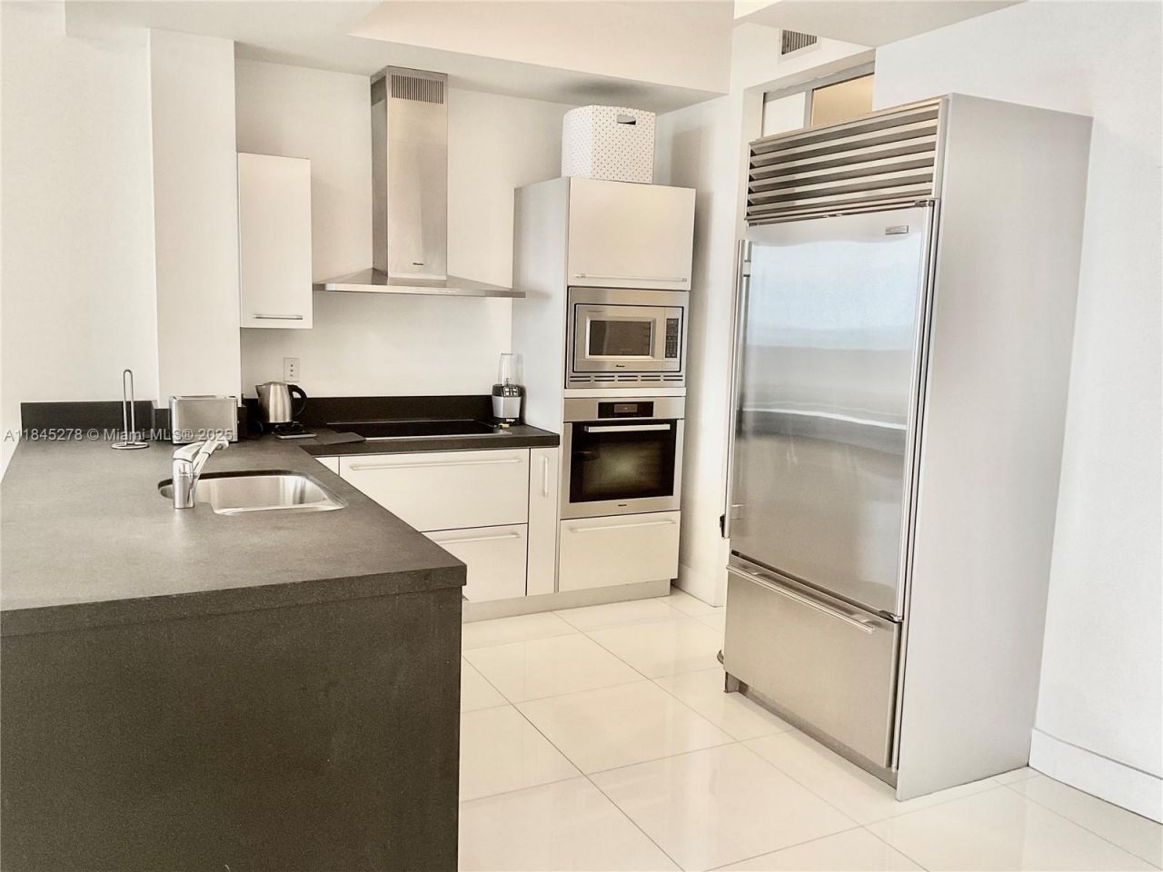 18201 Collins Ave, Unit 3302, Sunny Isles Beach, FL 33160 Photo