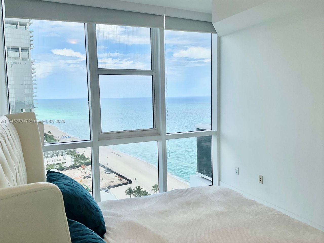 18201 Collins Ave, Unit 3302, Sunny Isles Beach, FL 33160 Photo