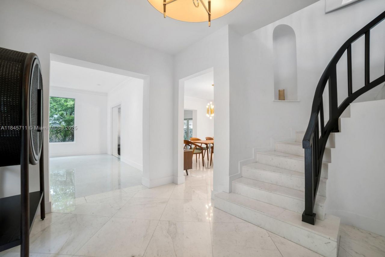 114 3rd San Marino Ter, Miami Beach, FL 33139 Photo