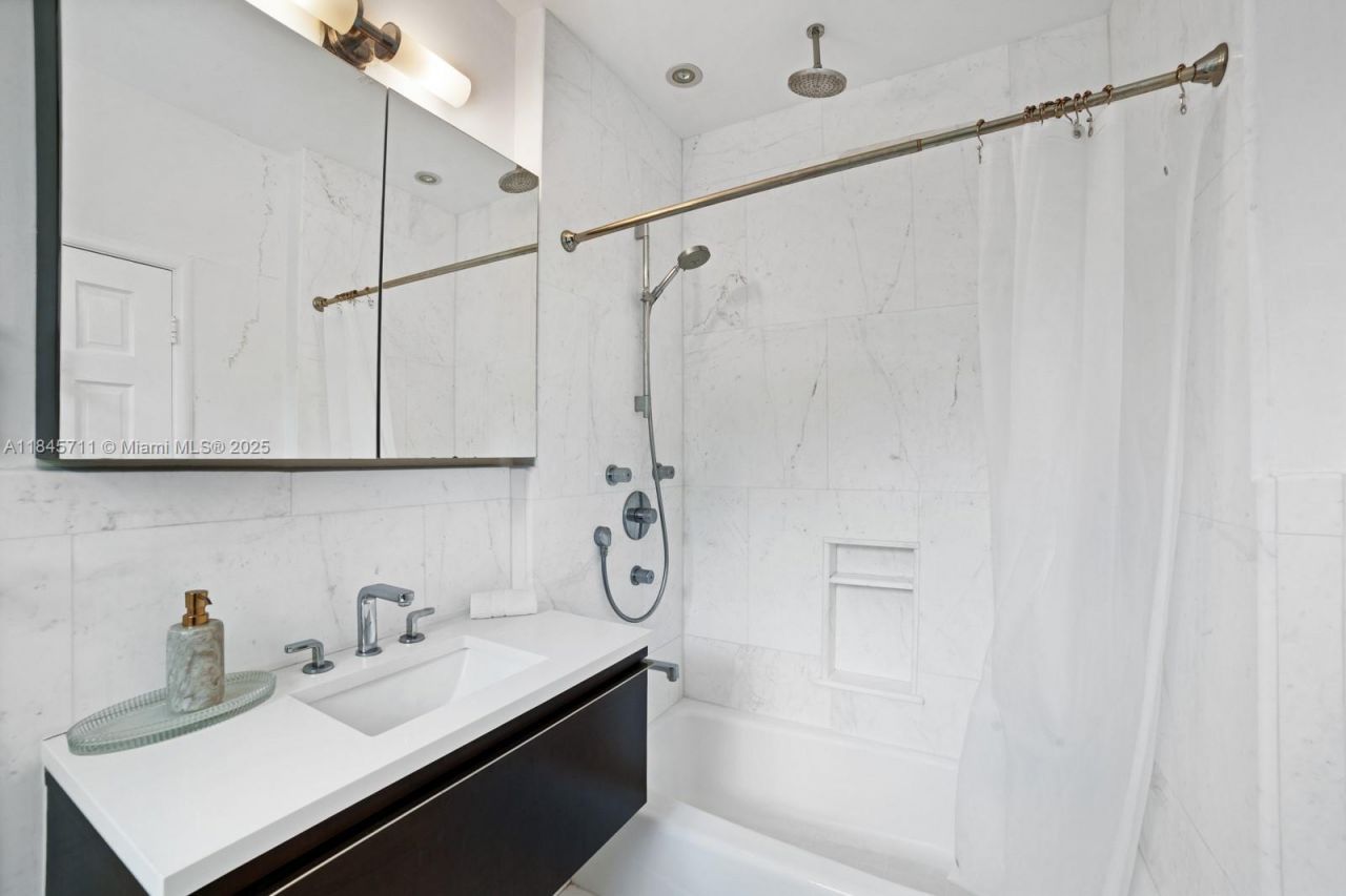 114 3rd San Marino Ter, Miami Beach, FL 33139 Photo