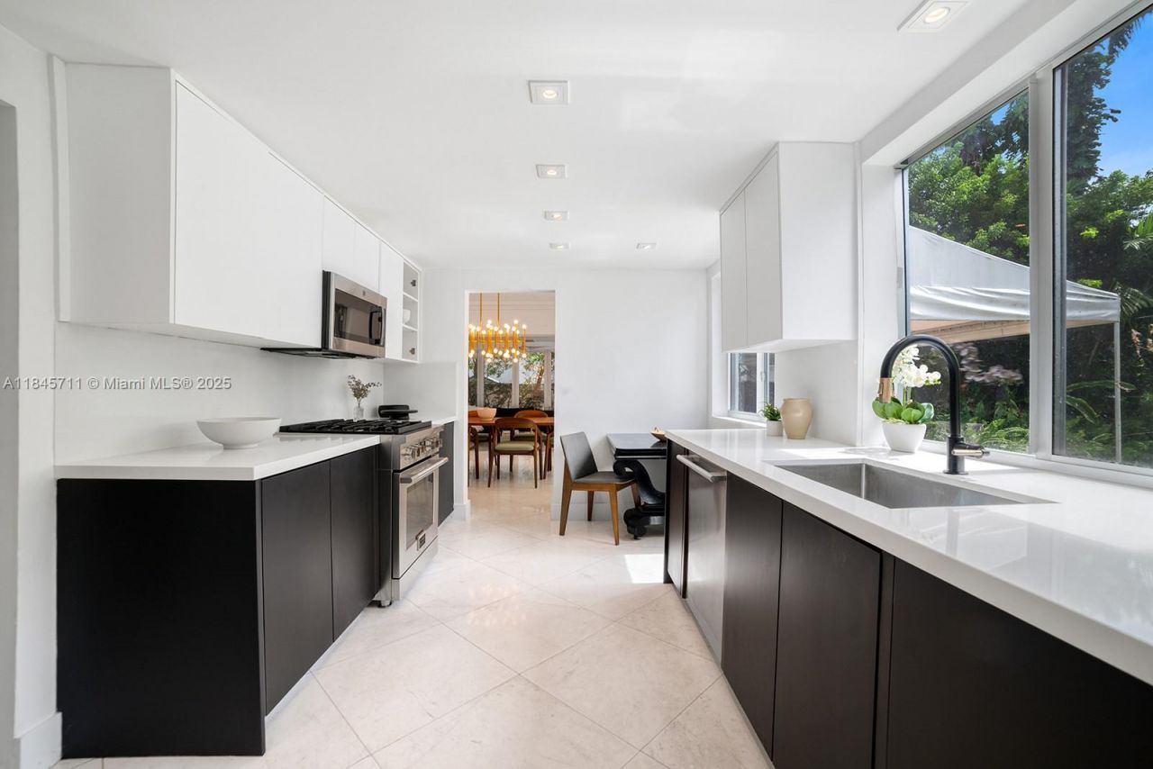 114 3rd San Marino Ter, Miami Beach, FL 33139 Photo