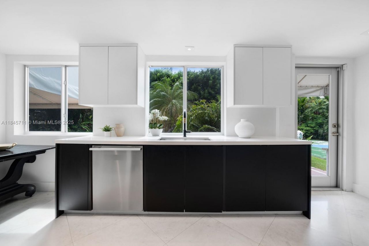 114 3rd San Marino Ter, Miami Beach, FL 33139 Photo