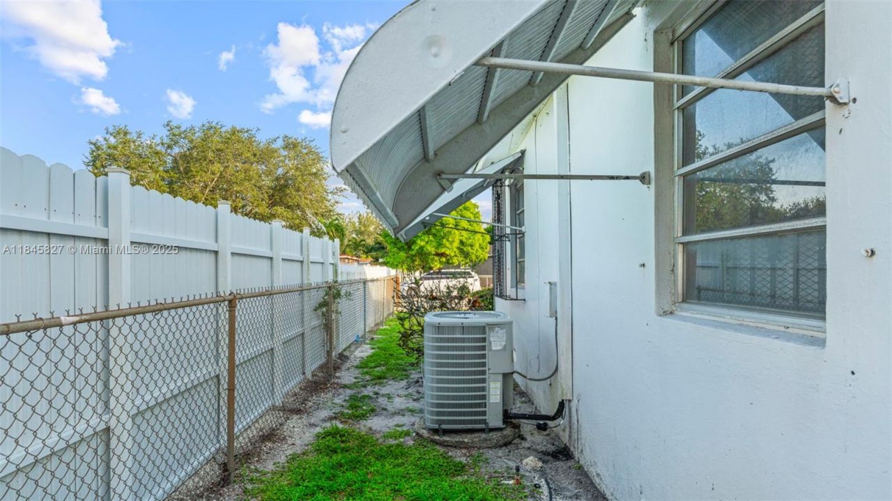 1235 NW 86th St, Miami, FL 33147 Photo