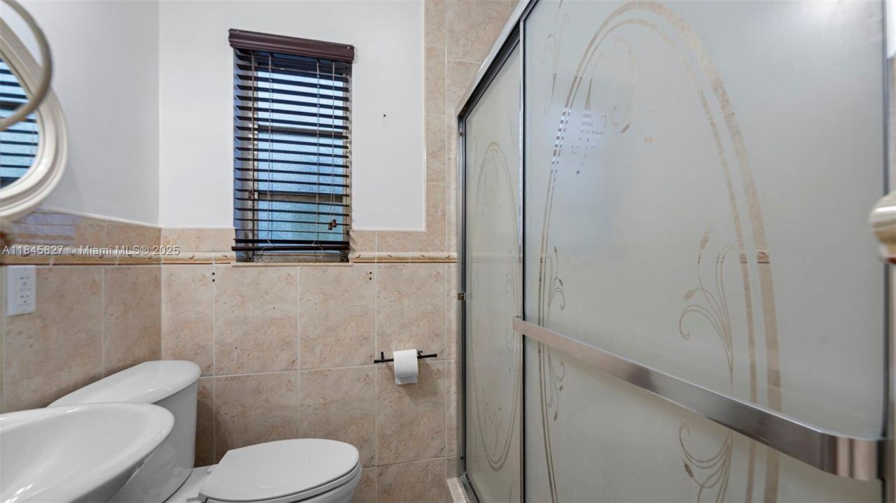 1235 NW 86th St, Miami, FL 33147 Photo