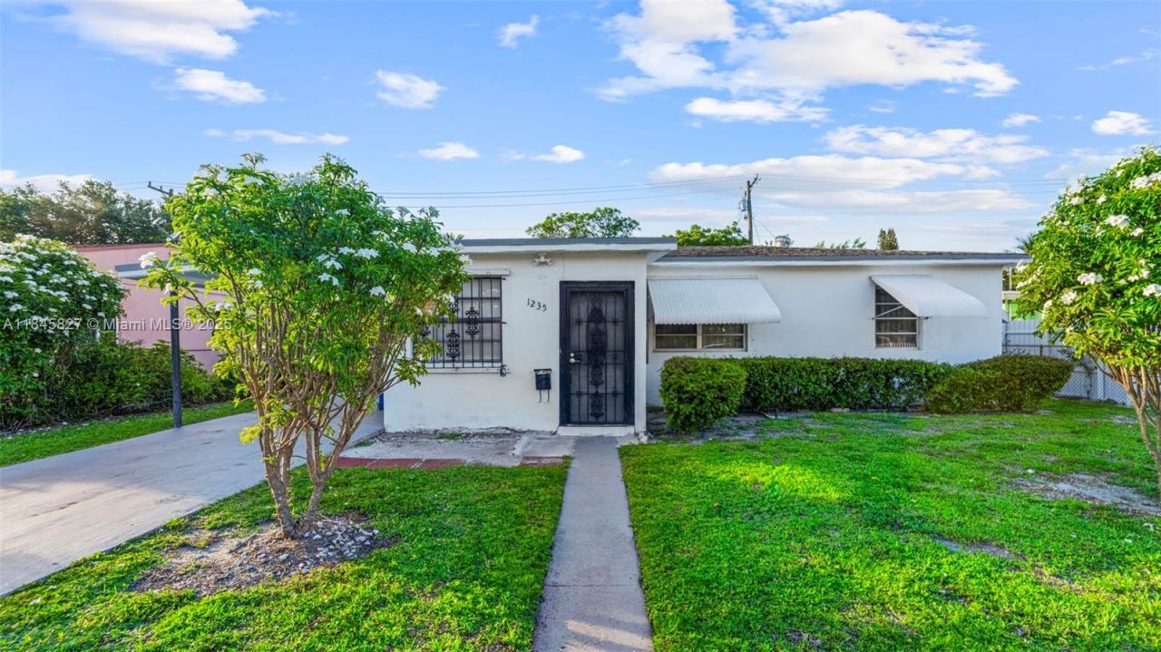 1235 NW 86th St, Miami, FL 33147 Photo
