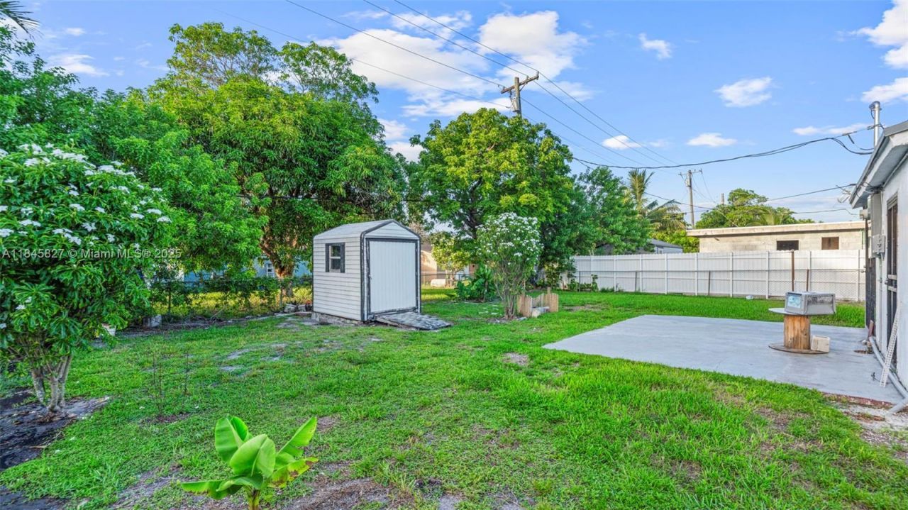 1235 NW 86th St, Miami, FL 33147 Photo