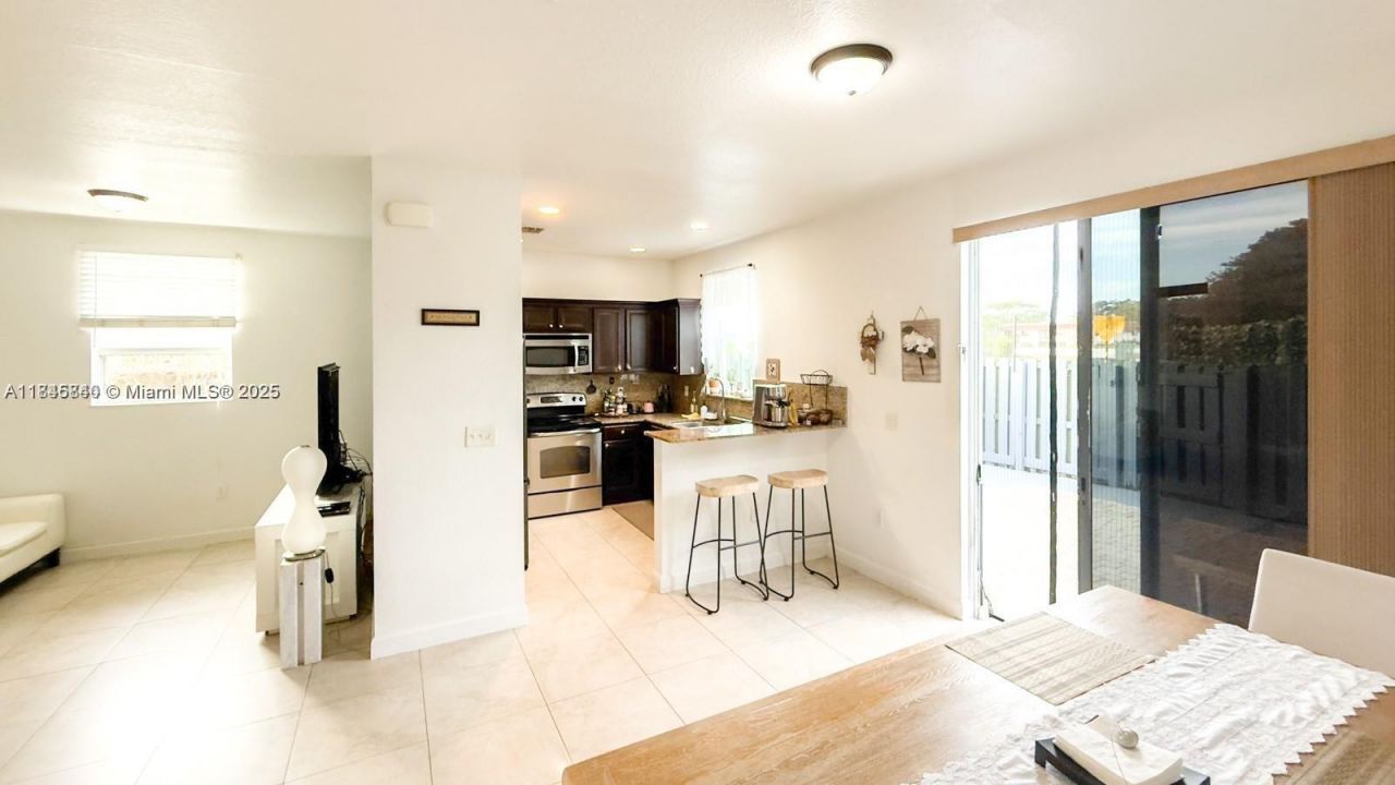 1001 NE 208th St, Unit ., Miami, FL 33179 Photo