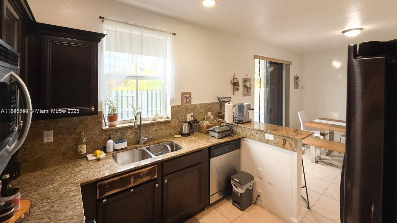 1001 NE 208th St, Unit ., Miami, FL 33179 Photo