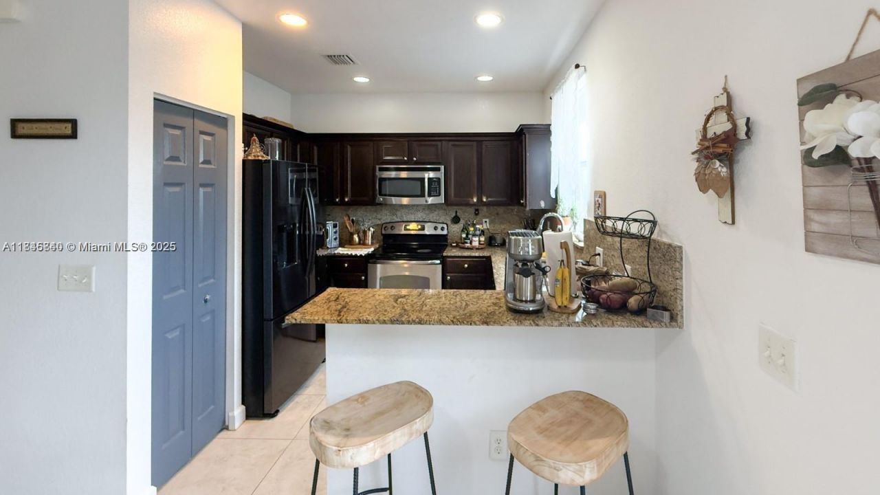 1001 NE 208th St, Unit ., Miami, FL 33179 Photo