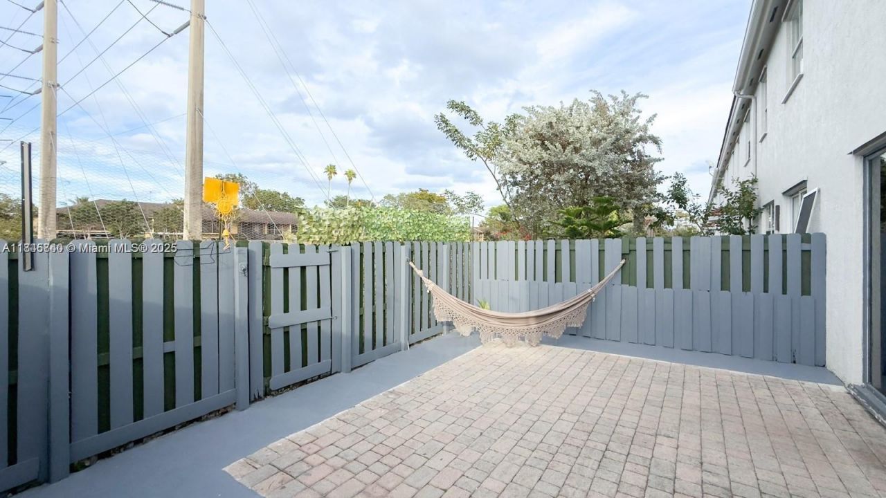 1001 NE 208th St, Unit ., Miami, FL 33179 Photo