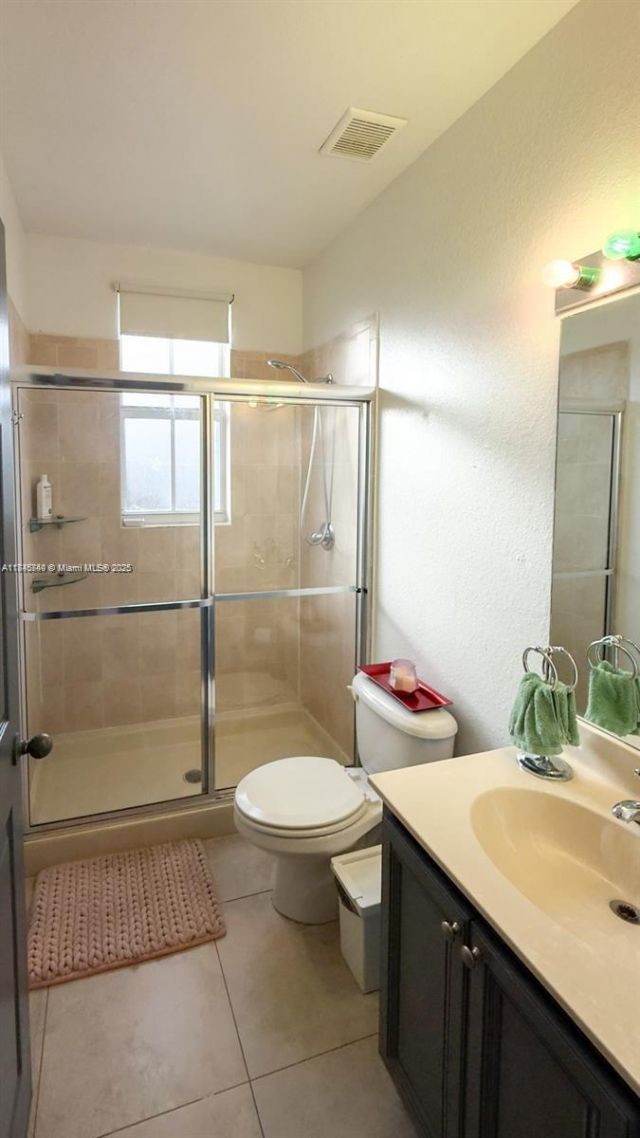 1001 NE 208th St, Unit ., Miami, FL 33179 Photo