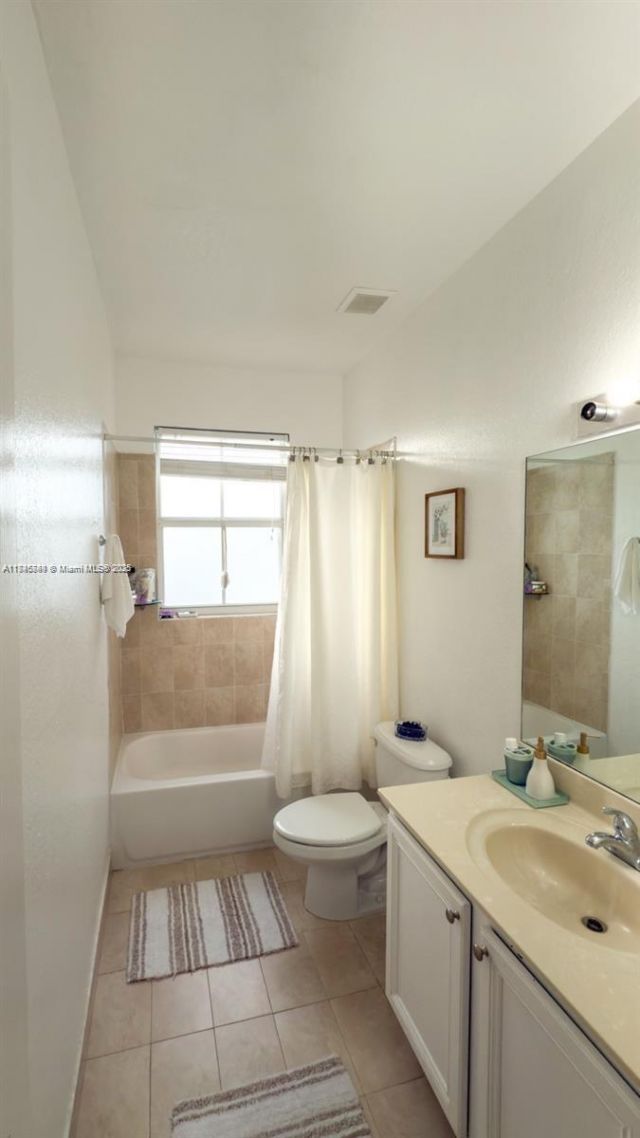 1001 NE 208th St, Unit ., Miami, FL 33179 Photo