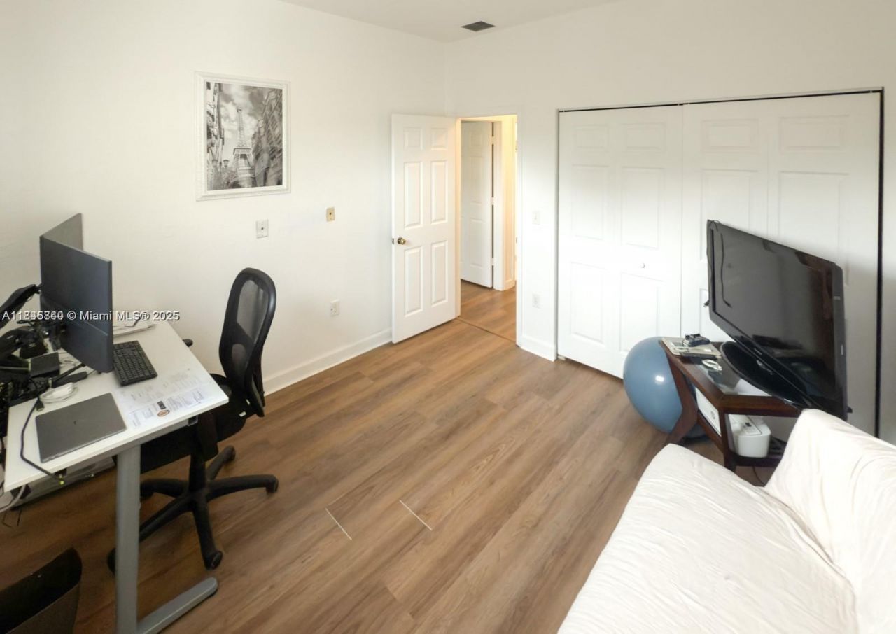 1001 NE 208th St, Unit ., Miami, FL 33179 Photo