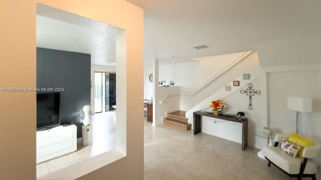 1001 NE 208th St, Unit ., Miami, FL 33179 Photo