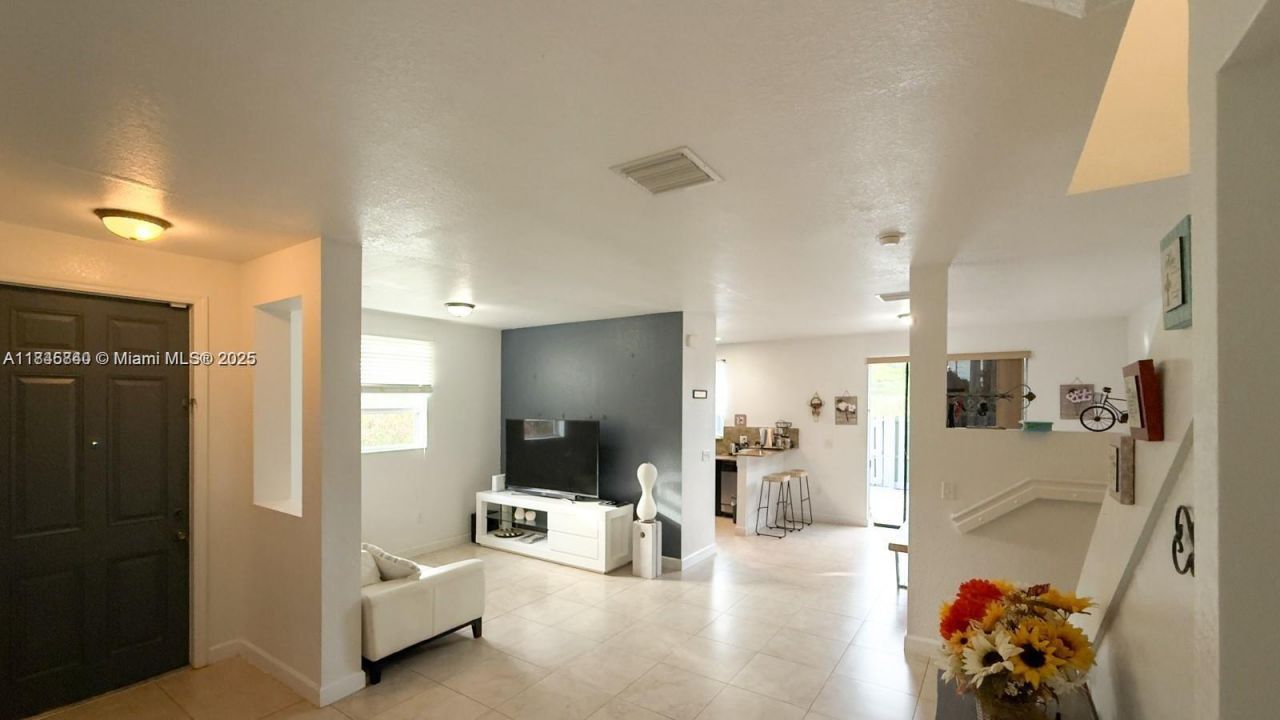 1001 NE 208th St, Unit ., Miami, FL 33179 Photo