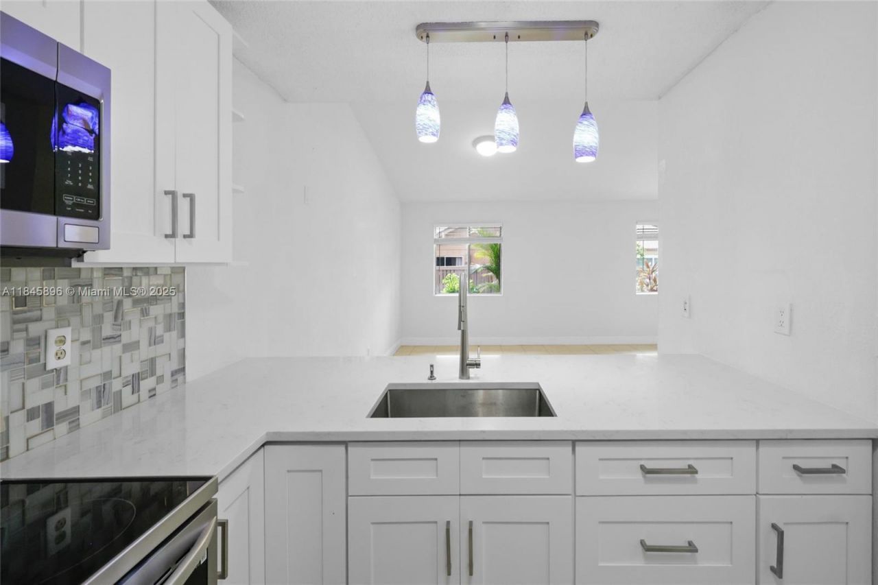6322 Royal Woods Dr, Fort Myers, FL 33908 Photo
