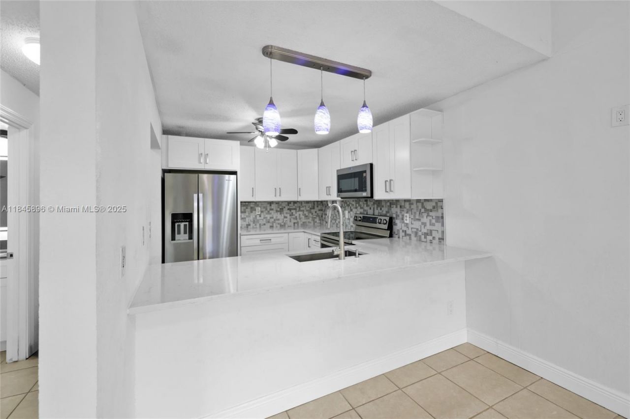 6322 Royal Woods Dr, Fort Myers, FL 33908 Photo
