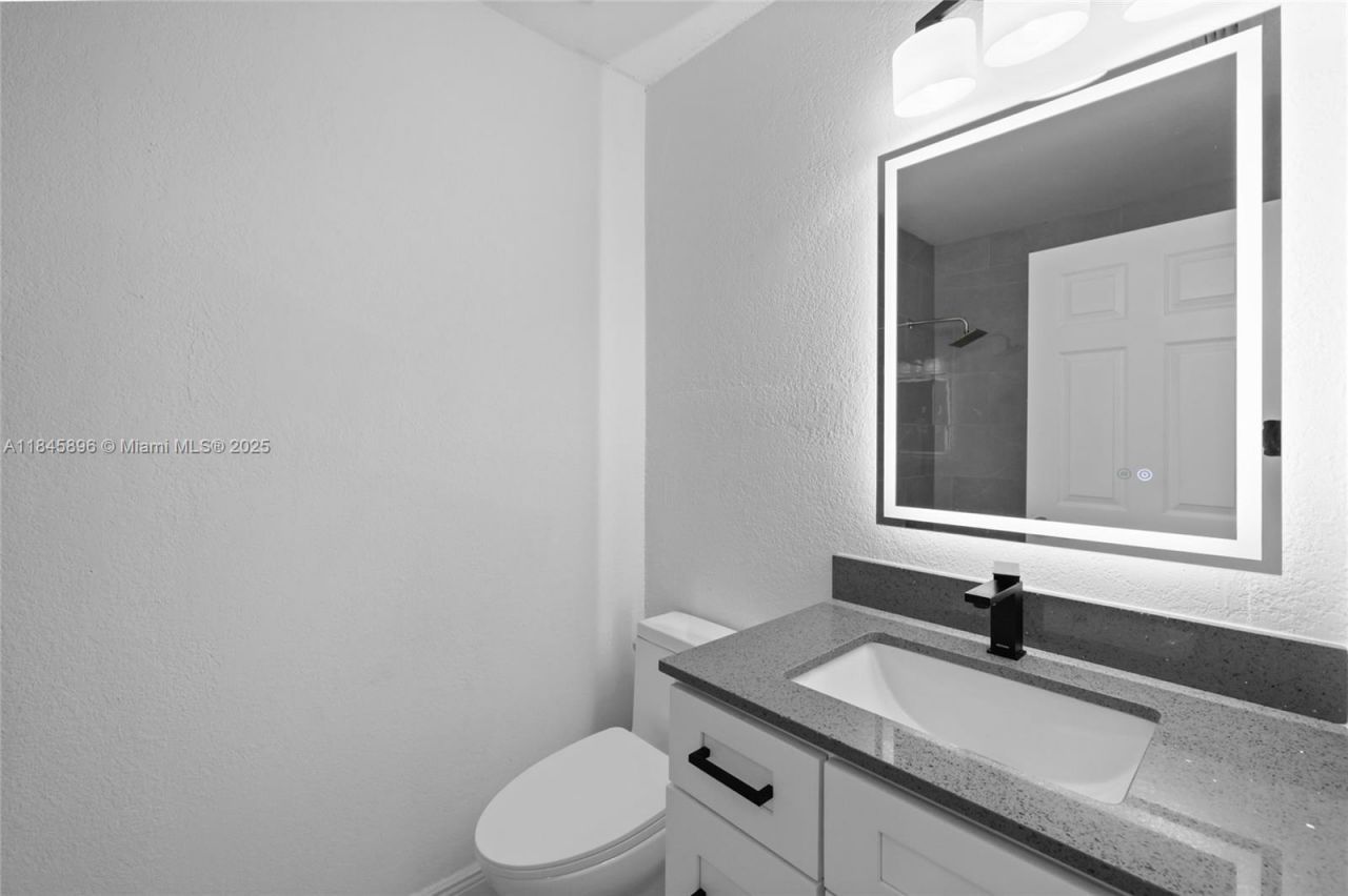 6322 Royal Woods Dr, Fort Myers, FL 33908 Photo