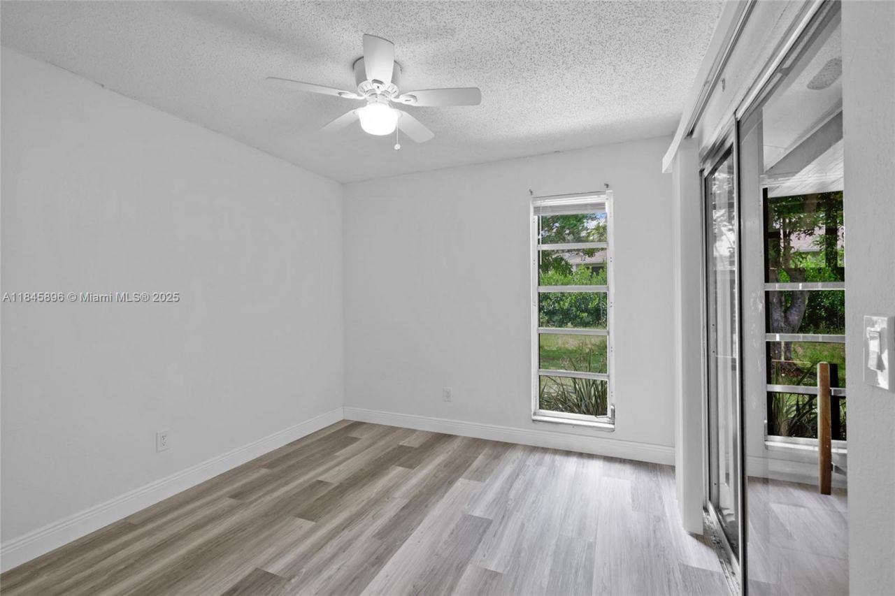6322 Royal Woods Dr, Fort Myers, FL 33908 Photo