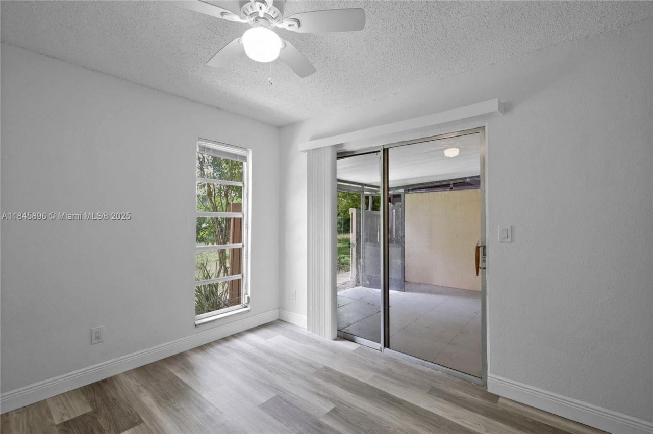 6322 Royal Woods Dr, Fort Myers, FL 33908 Photo