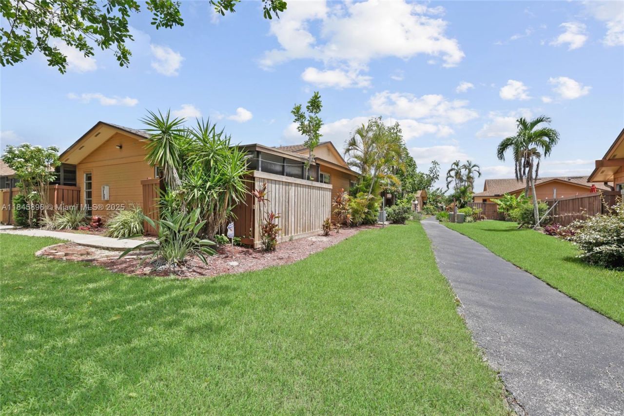 6322 Royal Woods Dr, Fort Myers, FL 33908 Photo