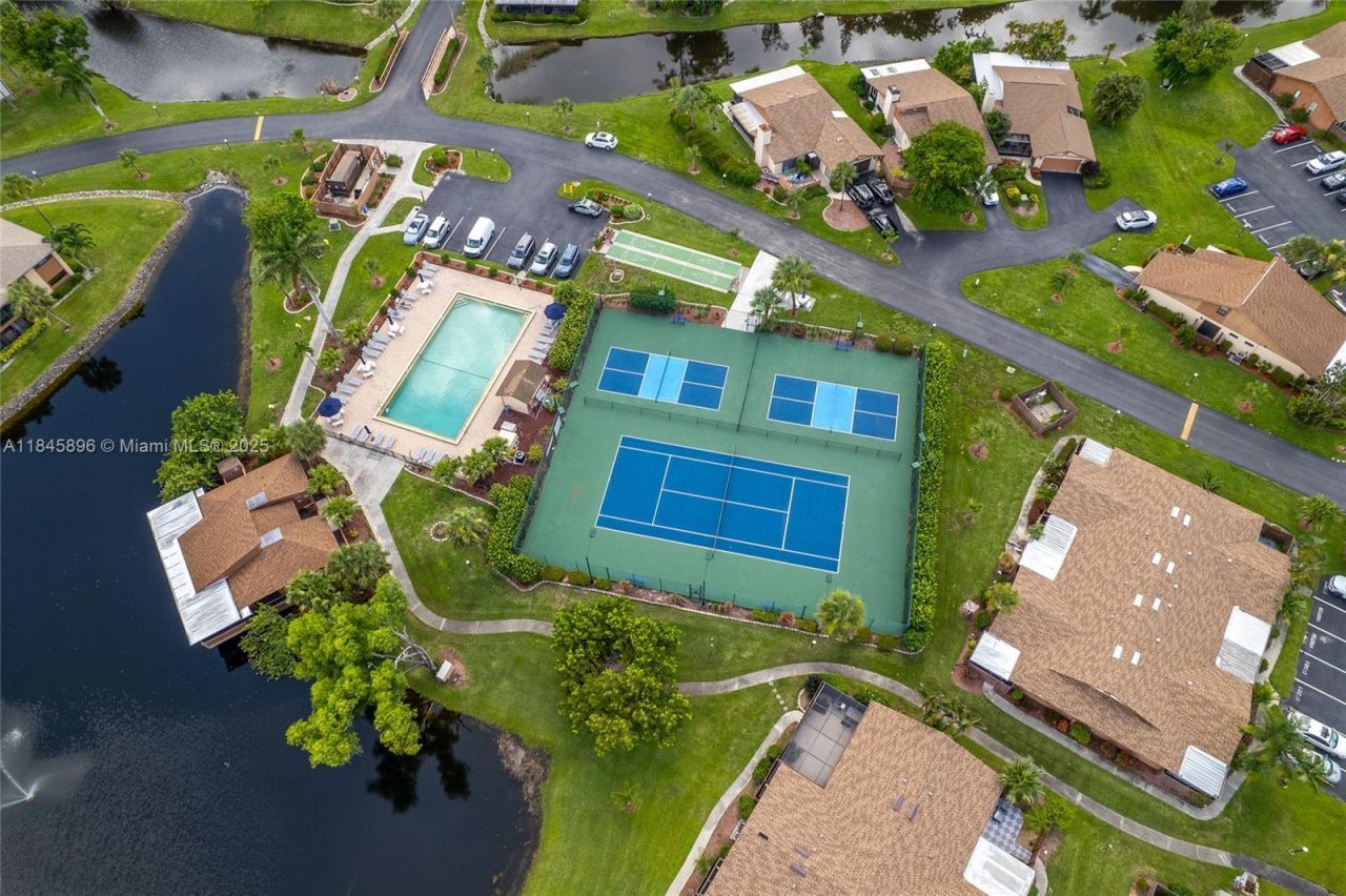 6322 Royal Woods Dr, Fort Myers, FL 33908 Photo