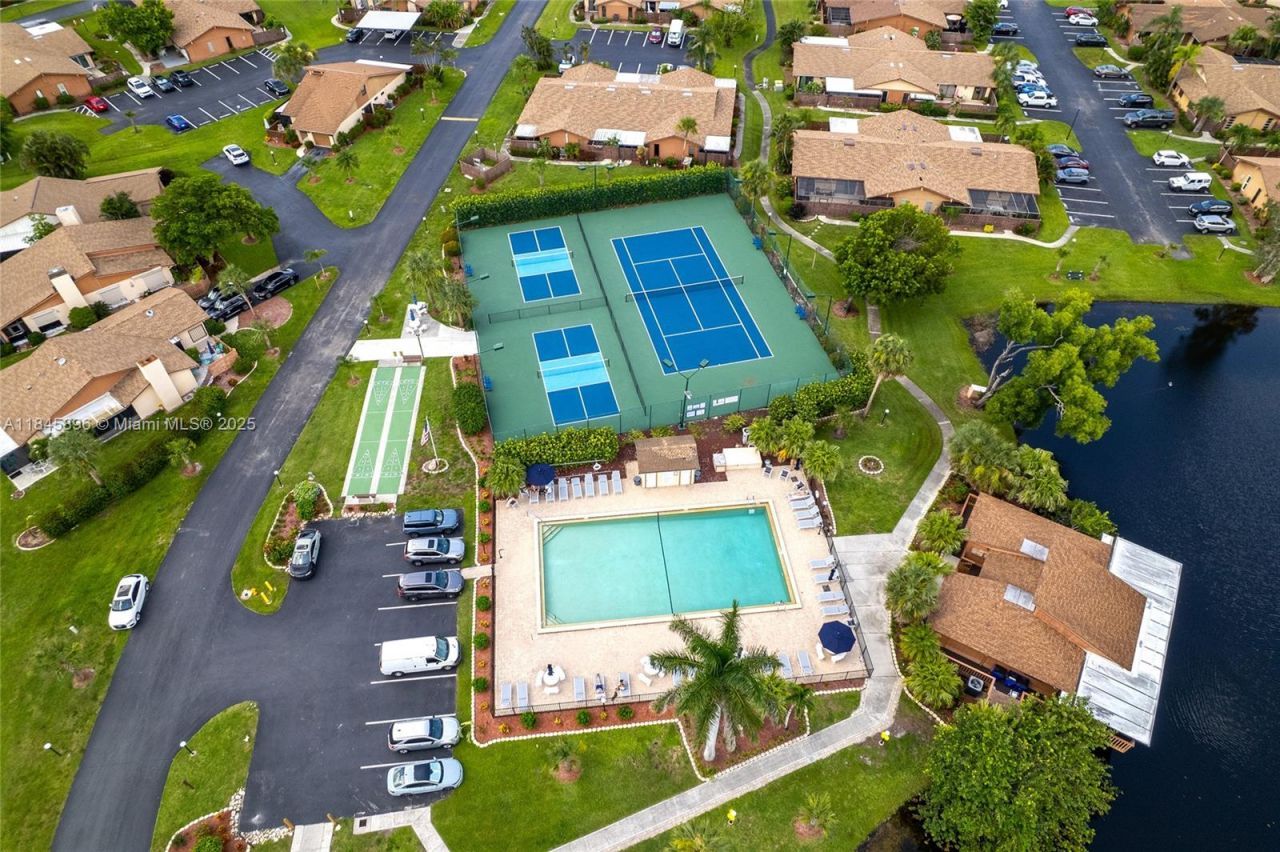 6322 Royal Woods Dr, Fort Myers, FL 33908 Photo