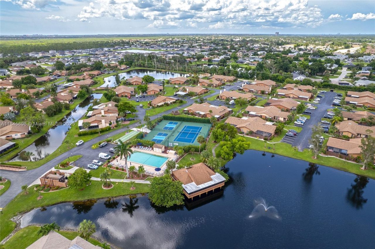 6322 Royal Woods Dr, Fort Myers, FL 33908 Photo