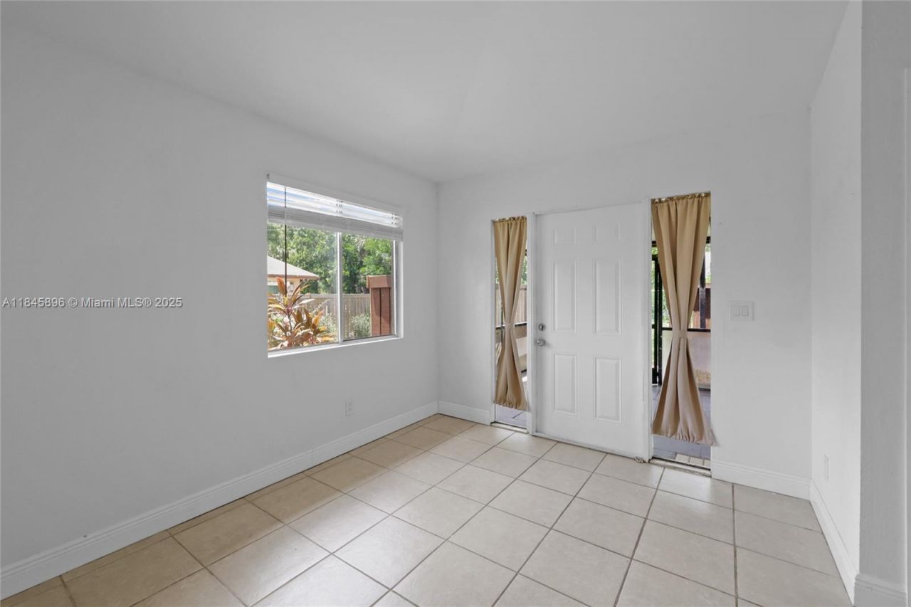 6322 Royal Woods Dr, Fort Myers, FL 33908 Photo