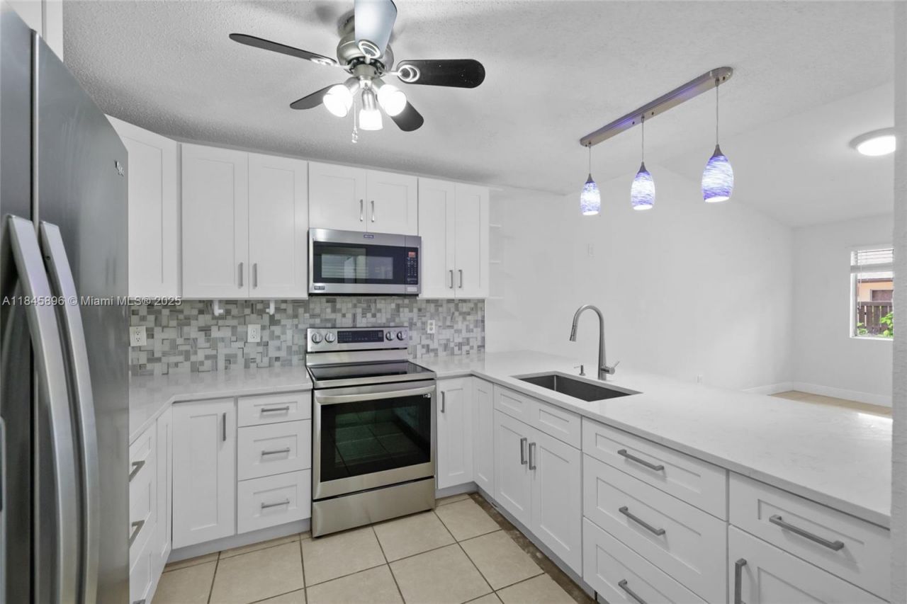 6322 Royal Woods Dr, Fort Myers, FL 33908 Photo