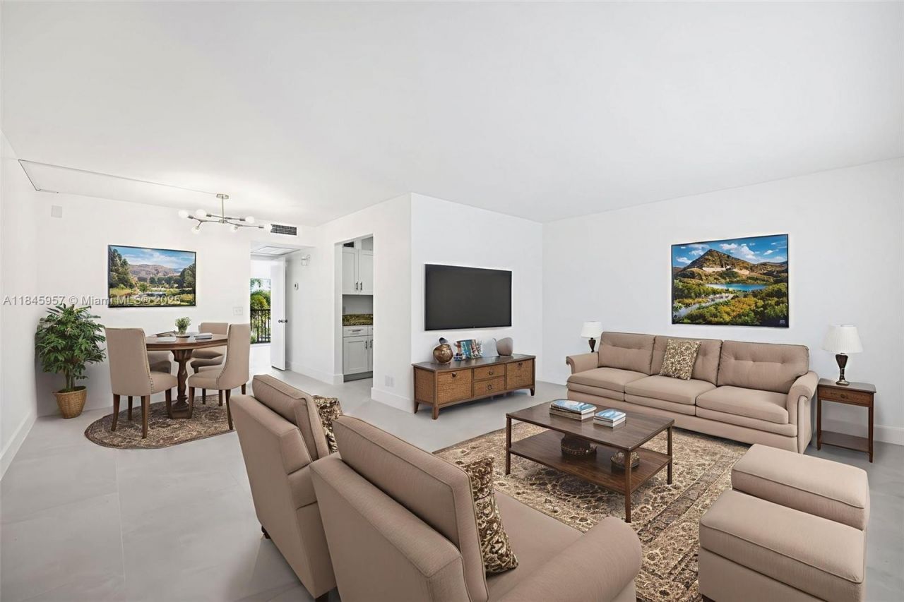 13455 SW 9th Ct, Unit 315J, Pembroke Pines, FL 33027 Photo