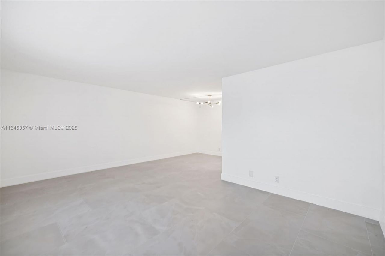 13455 SW 9th Ct, Unit 315J, Pembroke Pines, FL 33027 Photo