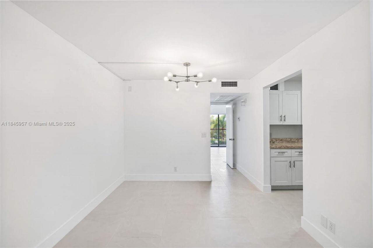 13455 SW 9th Ct, Unit 315J, Pembroke Pines, FL 33027 Photo